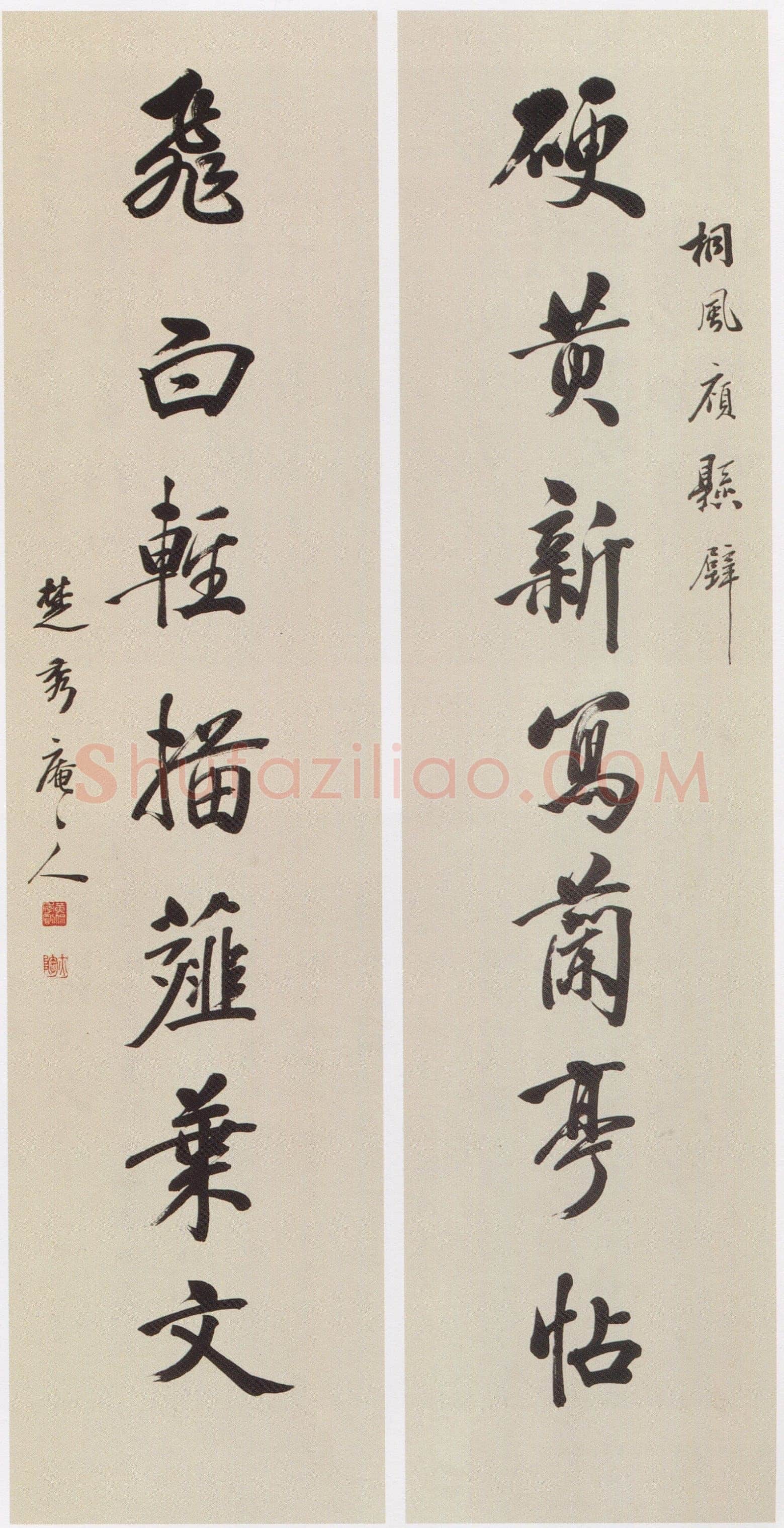 黄侃《行书硬黄飞白七言联》128×33.1cm×2 湖北省博物馆藏