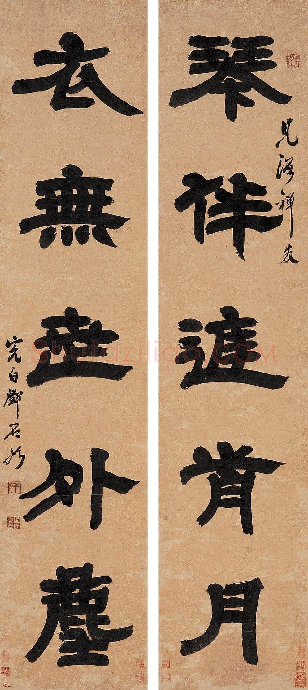 邓石如《琴伴庭前月,衣无世外尘》五言隶书联 立轴 水墨纸本 127.6×27.3cm×2