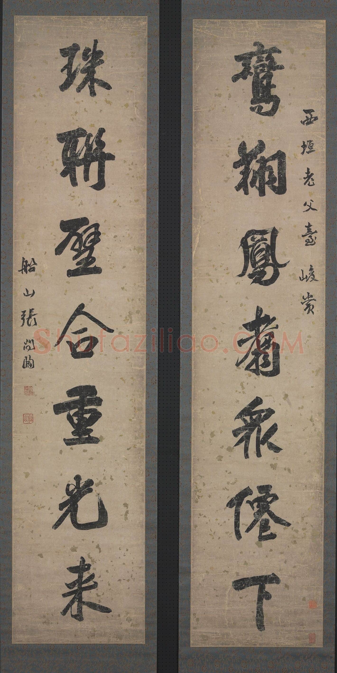 张问陶《行书鸾翔珠联七言联》纸本 行书 171.2×36.4cm 台北故宫博物院藏