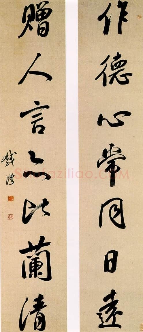钱沣《行书七言联》纸本 纵126.9厘米，横25.8厘米 上海博物馆藏