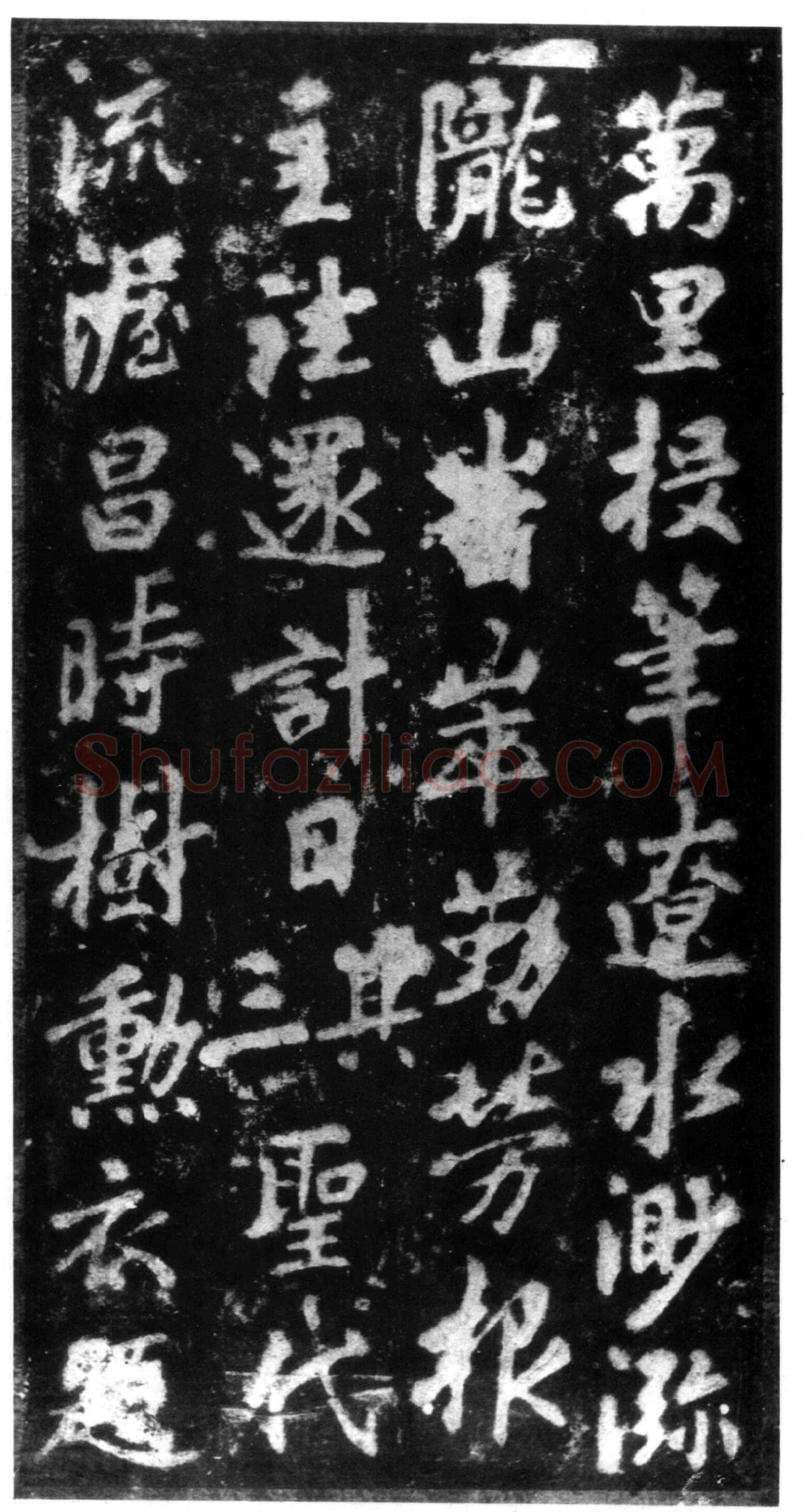 李邕《李秀残碑》墨拓 40×40cm 北京故宫博物院藏