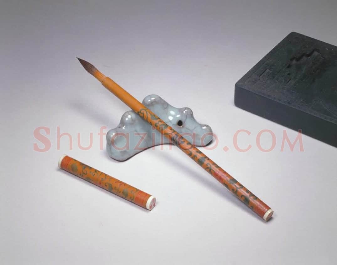 彩漆缠枝莲纹紫毫笔 | 故宫文房用品藏品