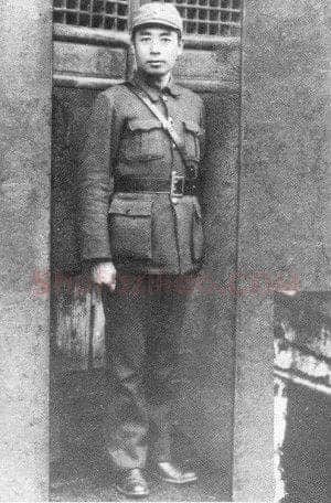 周恩来赠曹天风先生行书联 1939年3月30日 浙江省博物馆藏