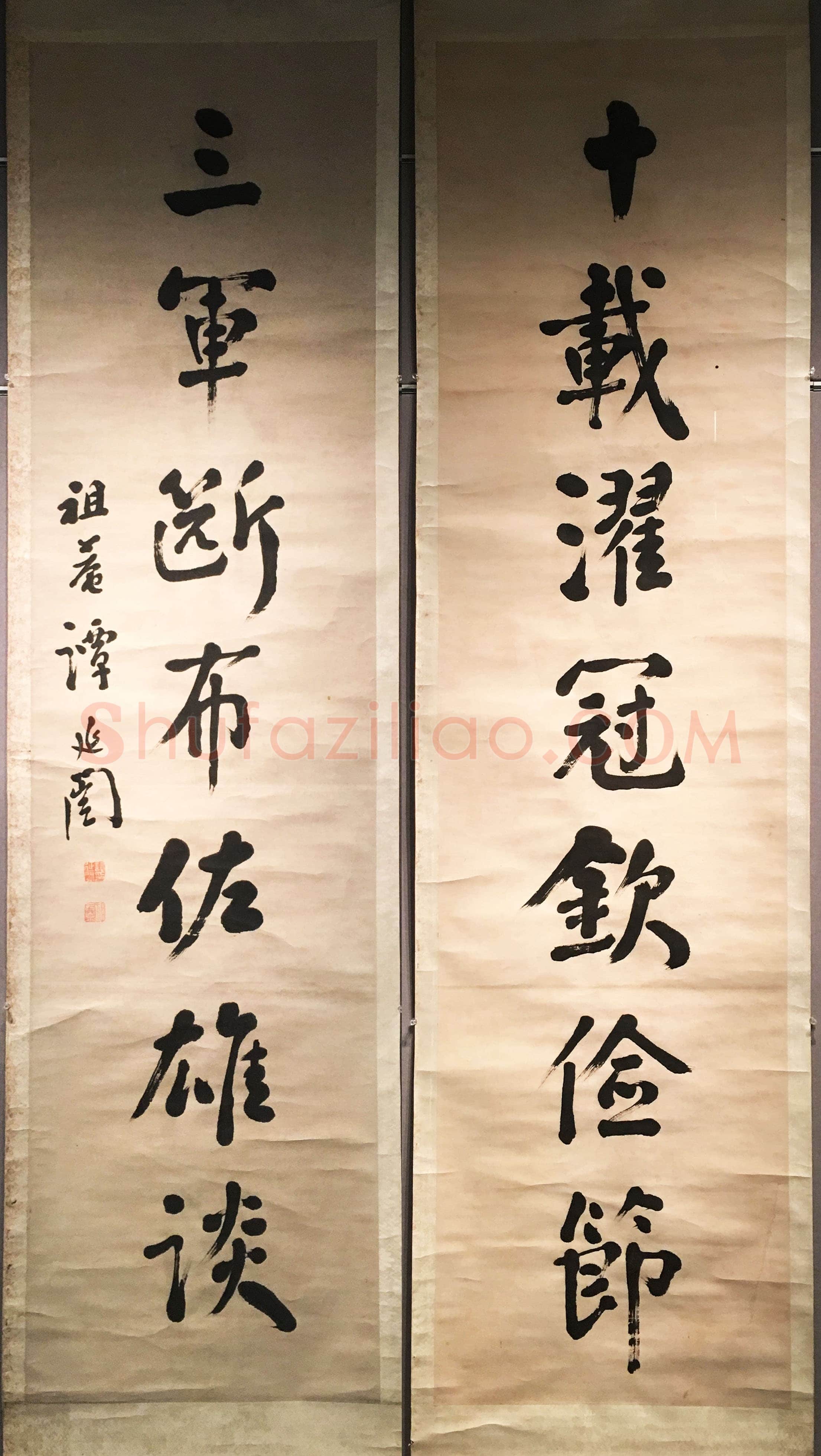 谭延闿《行书十载三军七言联》纸本行书 177×46cm×2 南京市博物馆藏