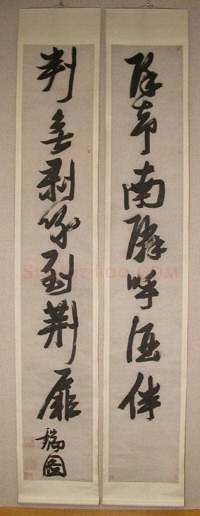 张瑞图《行书除却判无七言联》轴 纸本 281.9×45.7厘米× 纽约大都会艺术博物馆藏