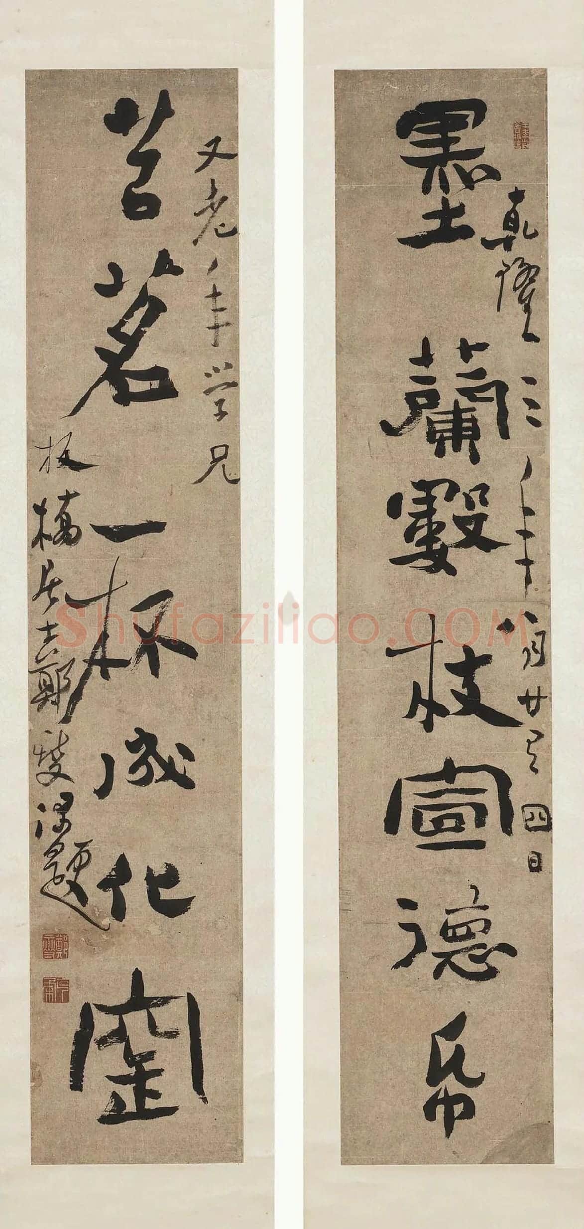 郑板桥(郑燮)六分半书七言联轴