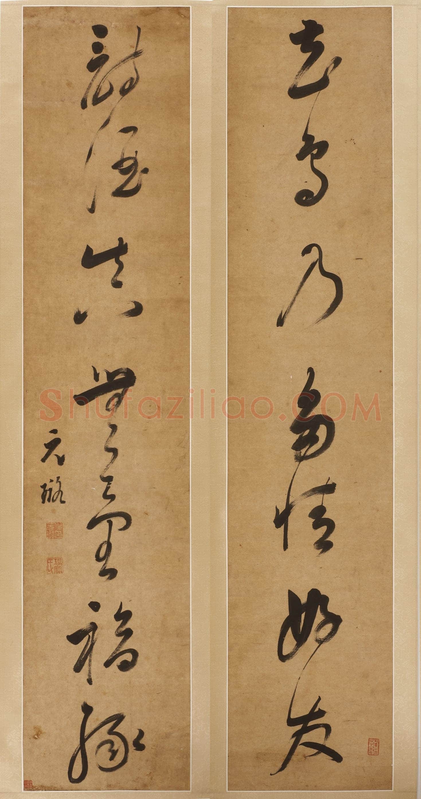 倪元璐《草书“花鸟诗酒”七言联轴》116×24cm×2 无锡博物院藏