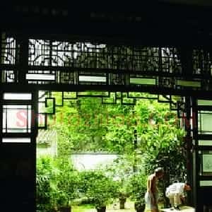 陈坚盈 先祖唯留残屋在　常将笤帚拂尘埃